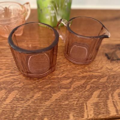 Four depression ware glasses, sugar and creamer and green glass