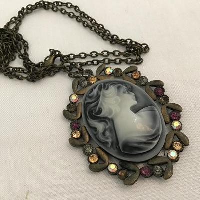 Fashion Cameo Necklace