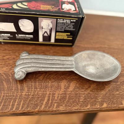 V Slicer and spoon rest