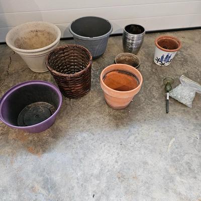 Assorted Pots & Plant Stands (G-JS)