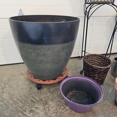 Assorted Pots & Plant Stands (G-JS)