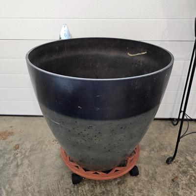 Assorted Pots & Plant Stands (G-JS)