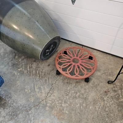 Assorted Pots & Plant Stands (G-JS)