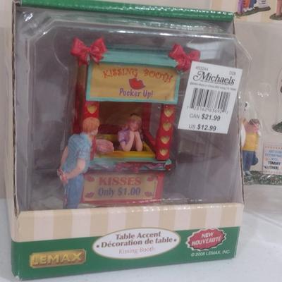 Set of Three Lemax Scale Model Village Items (A)