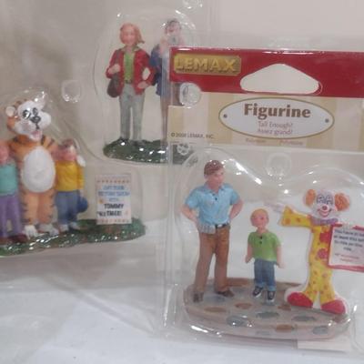 Set of Three Lemax Scale Model Village Items (A)