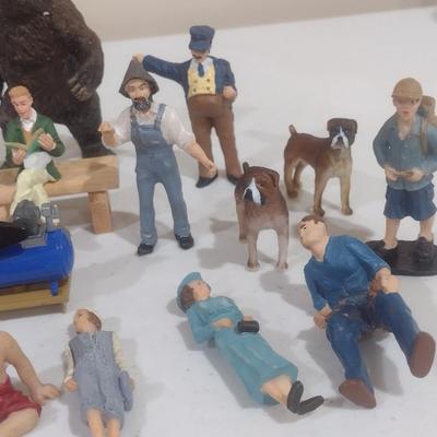 Scale Model People and Animals (D)