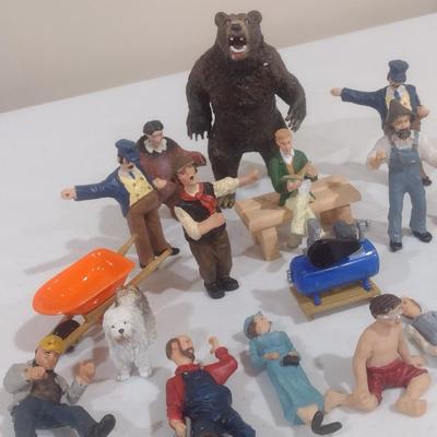 Scale Model People and Animals (D)