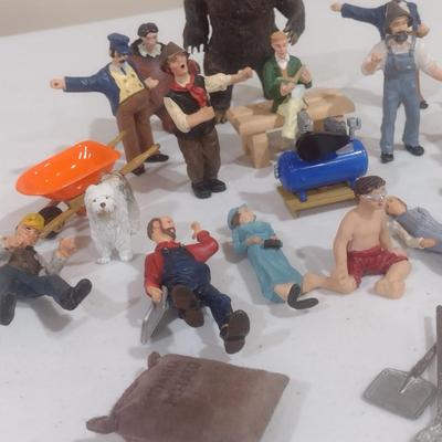 Scale Model People and Animals (D)