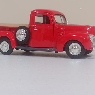 Scale Model 1940 Ford Pick Up Truck (E)