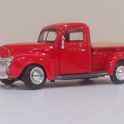 Scale Model 1940 Ford Pick Up Truck (E)