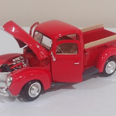 Scale Model 1940 Ford Pick Up Truck (E)