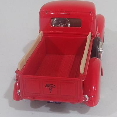 Scale Model 1940 Ford Pick Up Truck (E)