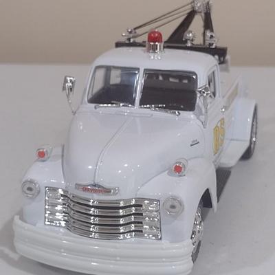 Scale Model 1952 Chevrolet Road Service Wrecker (G)