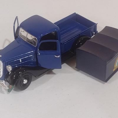 Scale Model 1937 Ford Pick Up Truck Sunny Farms (H)