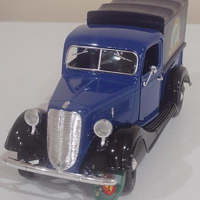 Scale Model 1937 Ford Pick Up Truck Sunny Farms (H)