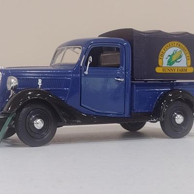 Scale Model 1937 Ford Pick Up Truck Sunny Farms (H)