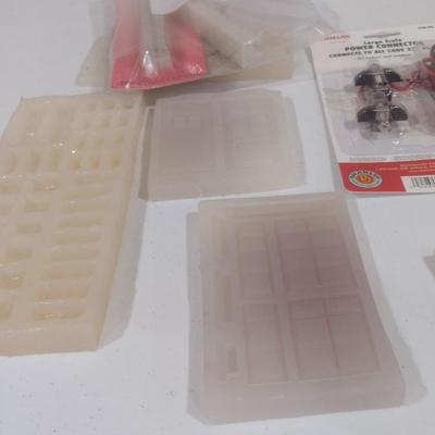Collection of Model Train Repair and Accessory Pieces (L)