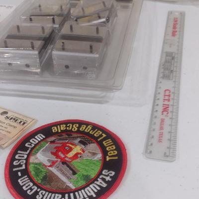 Collection of Model Train Repair and Accessory Pieces (L)
