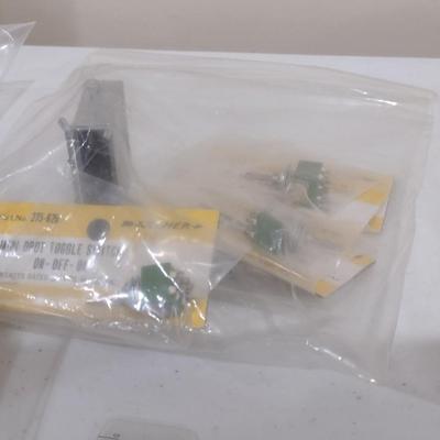 Collection of Model Train Repair and Accessory Pieces (L)