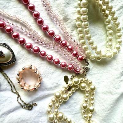Pearl, pink jewelry, plus