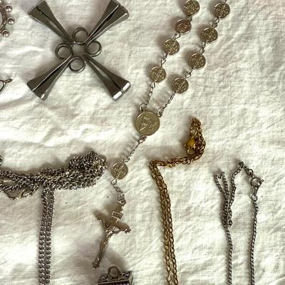 Large variety of Crosses, with/without chains