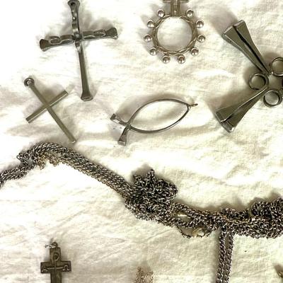 Large variety of Crosses, with/without chains