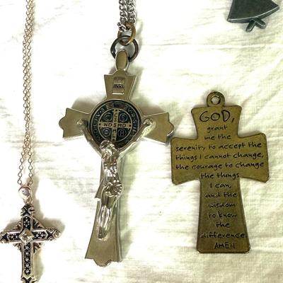 Large variety of Crosses, with/without chains
