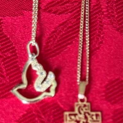 Pearls, necklaces, earrings, watches, rings