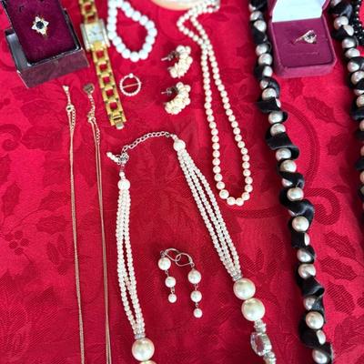 Pearls, necklaces, earrings, watches, rings