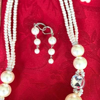 Pearls, necklaces, earrings, watches, rings