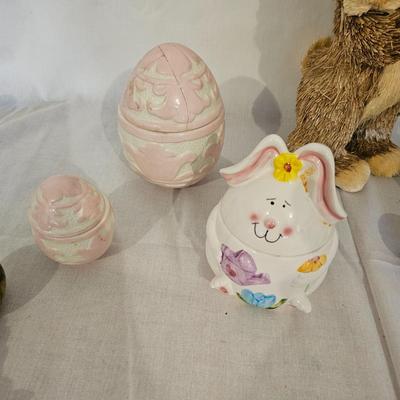 Spring/Easter Home Decor Includes Marble Stone Eggs (G-JS)