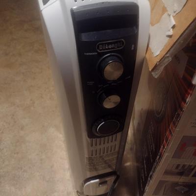 DeLonghi Magnum Heavy Duty Radiator Style Space Heater