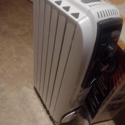 DeLonghi Magnum Heavy Duty Radiator Style Space Heater