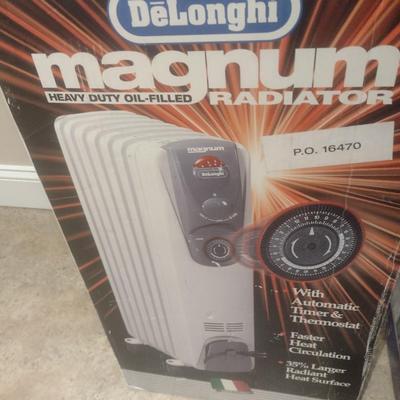 DeLonghi Magnum Heavy Duty Radiator Style Space Heater