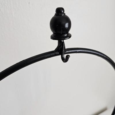 No. 7 Sad Iron, Wreath Stand & More (B1-JS)