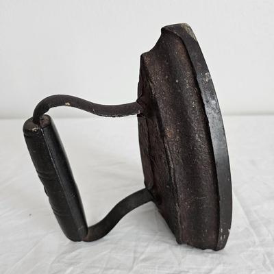 No. 7 Sad Iron, Wreath Stand & More (B1-JS)