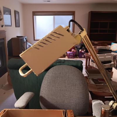 BRASS TONE ADJUSTABLE DESK LAMP AND A LARGE BOX OF OFFICE SUPPLIES