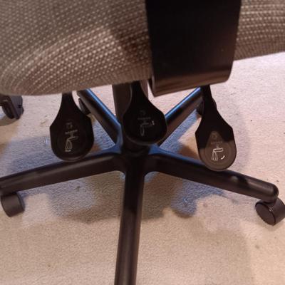2 DESK CHAIRS