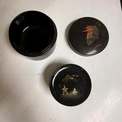 Sale Photo Thumbnail #522: These have beautiful Japanese scenery on the box & coasters. Hand painted in 22k Gold, and some have Abalone.Six 3" round coasters. The round container with lid measures approx. 2.25" tall x 3.75". Good condition.1 coaster has some marks on it, see photos