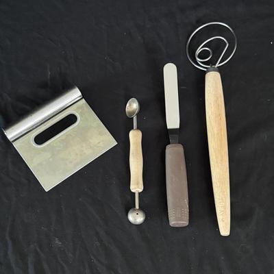 Cuisinart SmartPower 3-Speed Electronic Hand Mixer, Real Home Serving Dishes, and more! (K-DZ)