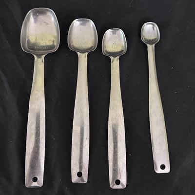 Cuisinart SmartPower 3-Speed Electronic Hand Mixer, Real Home Serving Dishes, and more! (K-DZ)