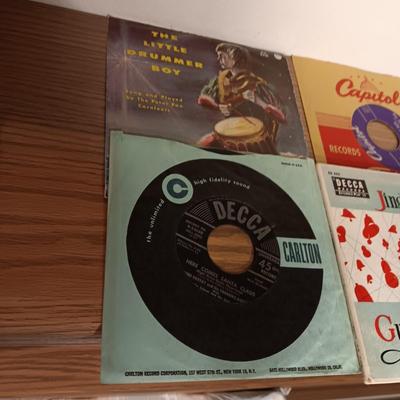 MUSIC ON CD'S, SONY WALKMAN CD PLAYER WITH REMOTE, EARBUDS, DISC HOLDER AND SOME 45'S RECORDS
