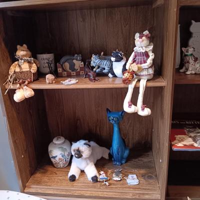 COLLECTIBLE AND KNICK KNACK KITTY CATS