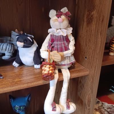 COLLECTIBLE AND KNICK KNACK KITTY CATS