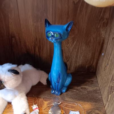 COLLECTIBLE AND KNICK KNACK KITTY CATS