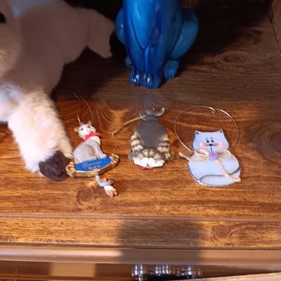 COLLECTIBLE AND KNICK KNACK KITTY CATS