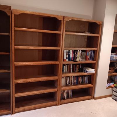 2 MATCHING WOODEN BOOKSHELVES WITH ADJUSTABLE SHELVES (BOOKS NOT INCLUDED)
