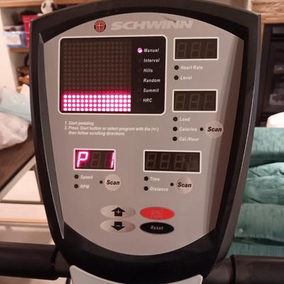 SCHWINN 217P V FORCE RECUMBENT EXERCISE BIKE W/16 LEVELS OF MAGNETIC RESISTANCE PLUS FLOOR PAD