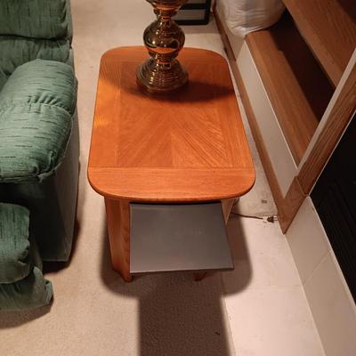 LA Z BOY LAZY BOY RECLINER, WOODEN SIDE TABLE W/SLIDE OUT SHELF AND TABLE LAMP
