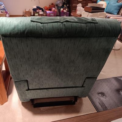 LA Z BOY LAZY BOY RECLINER, WOODEN SIDE TABLE W/SLIDE OUT SHELF AND TABLE LAMP